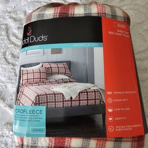 Cuddl Duds Red and Ivory Plaid Microfleece Sheet Set
